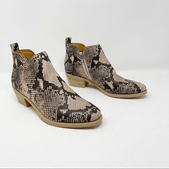 Dolce Vita Snake Grey Embossed Booties Size 6.5 - Picture 1 of 8